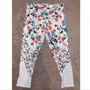 Fabletics White Waisted Crop Pant